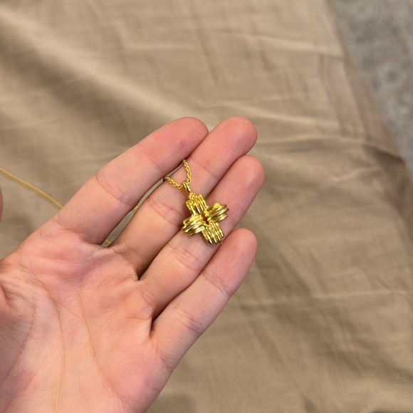 Missoma 18k Gold Large Ridge Cross Necklace Lucy Williams - Picture 5 of 7